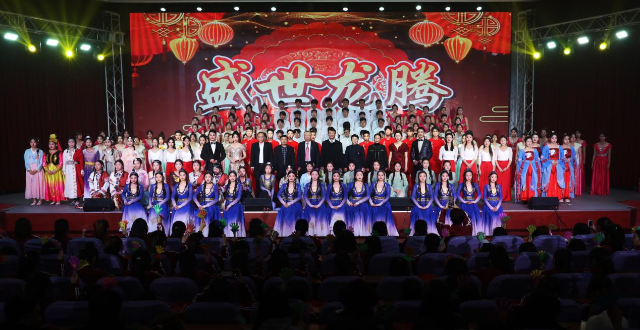 领导与演职人员合影 领导与演职人员合影